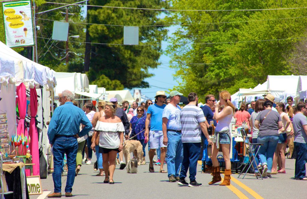 Crowds enjoying the annual Sandy Springs Festival